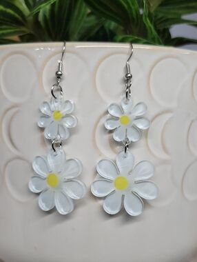 Daisy Drop Earrings - White and Yellow Floral Dangle